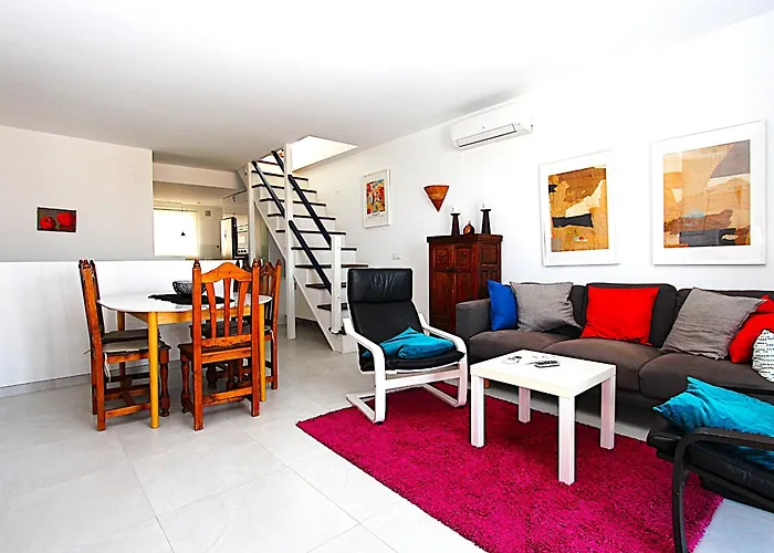 Stunning Views And Well Presented 2 Bed In Punta Lara Pc11 *